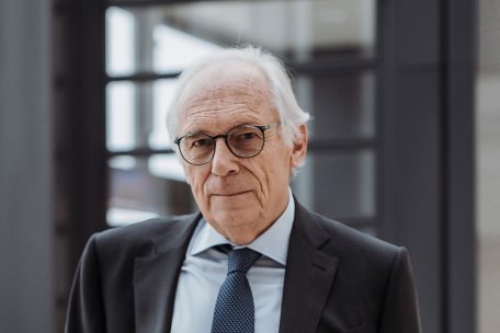 Raiffeisen / Eine gute Bank ist langweilig – Ernest Cravatte im Portrait