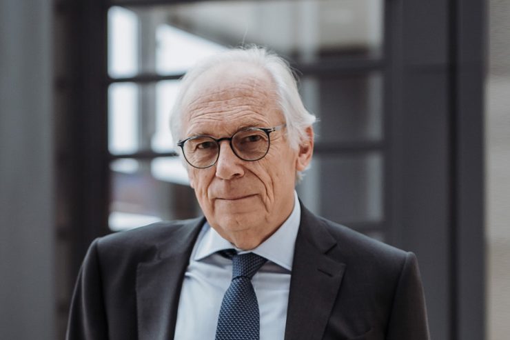 Raiffeisen / Eine gute Bank ist langweilig – Ernest Cravatte im Portrait