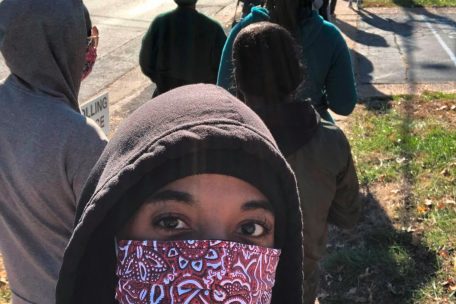 Die lange Menschenschlange konnte Derrick Armstrong in St. Louis nicht von seiner B&uuml;rgerpflicht abhalten