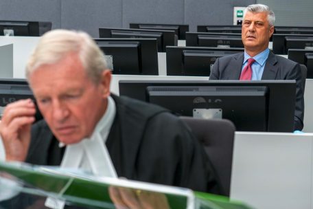 Kriegsverbrechen / Kosovo schlittert nach Anklagen gegen frühere UCK-Kommandaten noch tiefer in die Krise