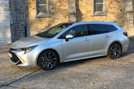 Leicht und locker, handlich und präzise fährt sich dieser Corolla