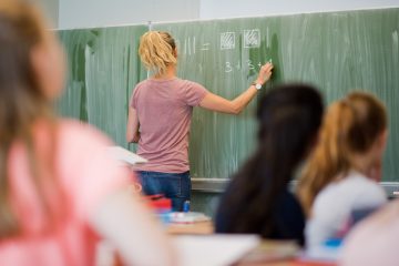 Neue Corona-Maßnahmen  / Schüler sollen in Schulkantinen nur noch zu viert am Tisch sitzen