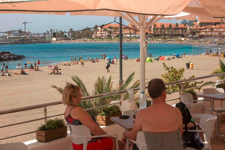 Kanaren / Tests und Strafen: Wie Europas meistbesuchtes Winterreiseziel die Corona-Krise stemmen will