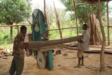 Ein Kredit f&uuml;r den Kauf einer Maschine erm&ouml;glicht es vielen Menschen, selbst Geld zu verdienen&nbsp;