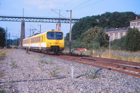 Nein, der französische Triebwagen fährt nicht weiter nach Thionville über Fontoy; auch für ihn endet die Fahrt am Prellbock von Audun-le-Tiche. Lediglich ein Materialengpass der CFL.  