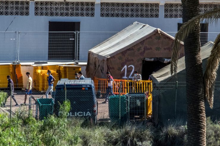 Spanien / Werden nun auch die Kanaren zum Gefängnis für tausende Migranten?
