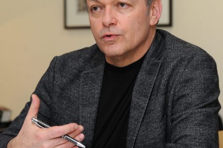 Aus Sicht von Prof. Dr. Claus V&ouml;gele kann der Ausfall eines gewohnten Weihnachtsfestes sowohl Fluch als auch Segen bedeuten