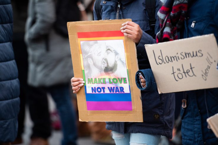 Diskussion / Experten sehen in Corona einen idealen Nährboden für Islamismus