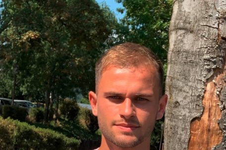 Leo Scienza zeigt stolz seinen luxemburgischen Pass