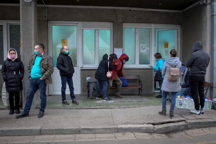 Balkan / Immer mehr Covid-Infizierte suchen ihr Heil in der Selbstbehandlung