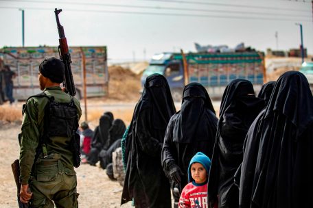 „Europas Guantánamo“ / Hunderte junger Muslime aus Westeuropa sitzen in Lagern in Syrien fest