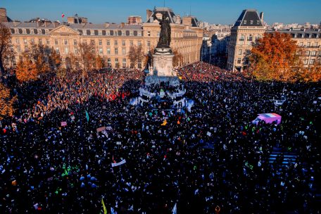 Plus de 130.000 personnes, selon le minist&egrave;re de l&rsquo;Int&eacute;rieur, 500.000 selon les organisateurs, ont d&eacute;fil&eacute; samedi dans une centaine de villes de France contre le texte de loi &bdquo;s&eacute;curit&eacute; globale&ldquo; et les violences polici&egrave;res, des affrontements parfois violents &eacute;maillant certaines manifestations notamment &agrave; Paris.