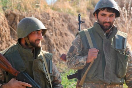 Tageblatt-Reportage / Hightech-Drohnen und geklebte Kalaschnikows: Eindrücke aus dem Krieg um Bergkarabach