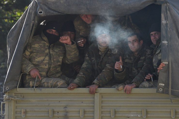 Bergkarabach / Aserbaidschan hisst seine Flaggen auch in Latschin – aber viele Fragen bleiben offen