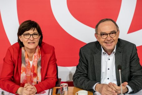 Deutschland / Parteienforscher zur SPD-Doppelspitze: „Ihr größtes Verdienst ist die Geschlossenheit“