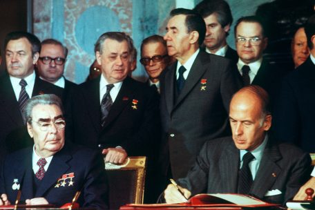 Avec L&eacute;onid Brejnev, dirigeant de l&rsquo;URSS, en 1977