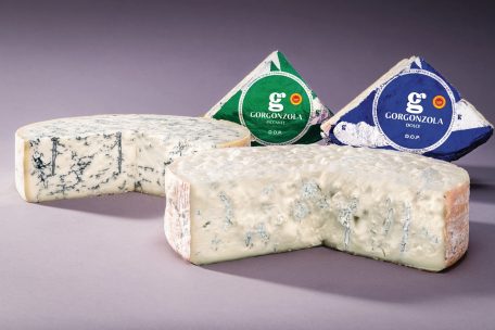 Gorgonzola dolce und piccante: Der Blauschimmelkäse fordert kräftige Weinpartner, funktioniert aber auch mit einem Moscato d’Asti