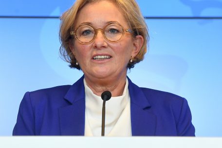 SARS-CoV-2-Impfung / Regierung stellt Impfstrategie vor: „Licht am Ende des Tunnels“