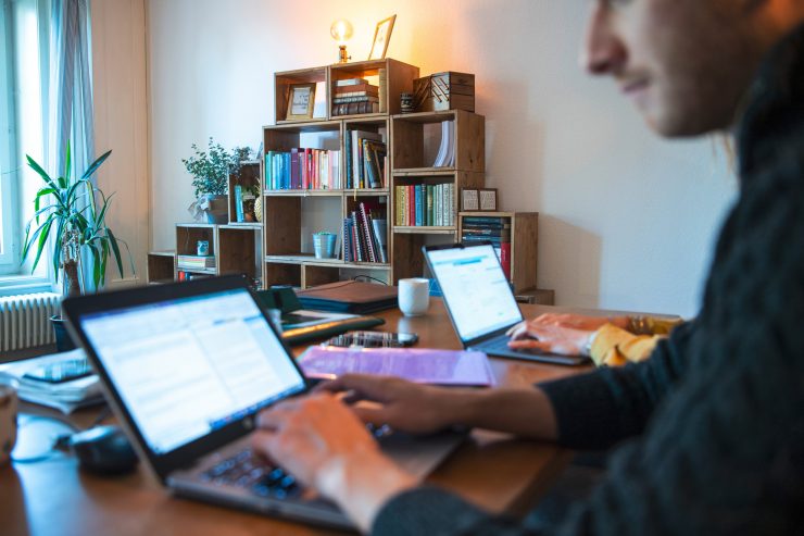 Telearbeit / Belgien und Luxemburg verlängern Steuerabkommen für Grenzgänger bis April