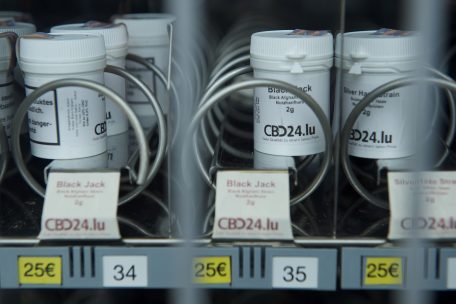 Nach eingeführter Tabaksteuer / Kunden wenden sich von CBD-Blüten ab