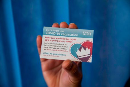 „Vorsichtsmaßnahme“ / London: Keine Corona-Impfung für Leute mit „signifikanten“ Allergien