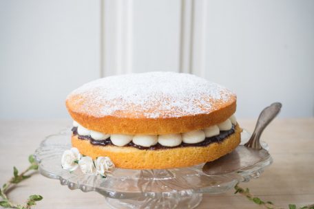 Victoria-Sponge-Kuchen mit „Quetschekraut“ 