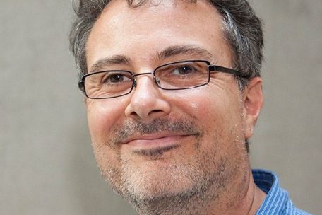 Marc Engelhardt berichtet seit 2010 von den Vereinten Nationen, u.a. f&uuml;r den Deutschlandfunk. Sein Buch &bdquo;Weltgemeinschaft am Abgrund&ldquo; wurde mit dem &bdquo;Prix Nicolas Bouvier&ldquo; ausgezeichnet. Derzeit schreibt er an einem Buch &uuml;ber die Klimakrise, das 2021 erscheint.