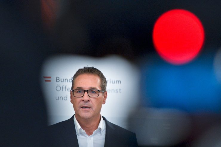 Österreich / Festnahme des Skandalvideo-Produzenten beschert ÖVP willkommene Ablenkung