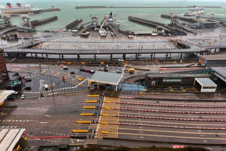 Großbritannien / Stillstand am Ärmelkanal: Corona-Mutation nimmt Chaos-Brexit vorweg