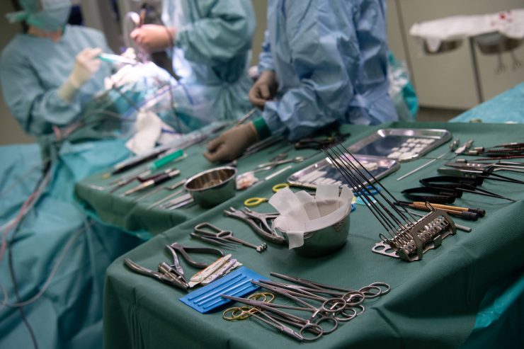 Kein negativer Test – keine Untersuchung / Trotz Genesung positiv: Patient muss auf wichtige Analysen verzichten