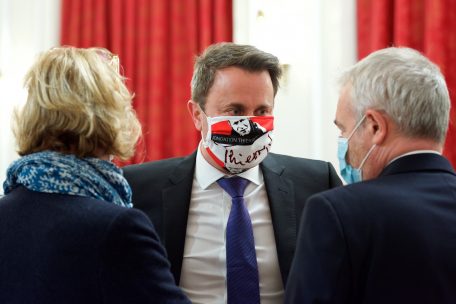 Trotz Inkohärenzen und einer Mon Chéri / Breite Mehrheit stimmt für verschärfte Covid-Regeln