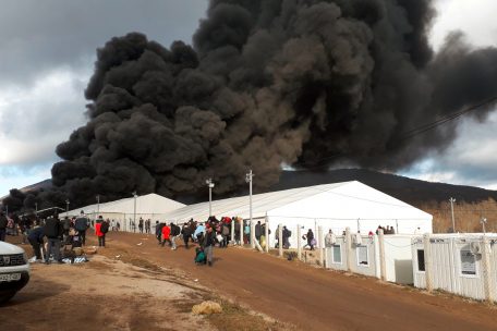 Bosnien / Schneefälle verschärfen prekäre Lage von Hunderten von Flüchtlingen im ausgebrannten Lager Lipa