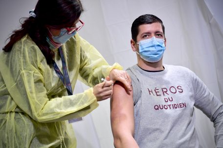 Als Zweiter kam Krankenpfleger Kevin Nazzaro unter die Nadel