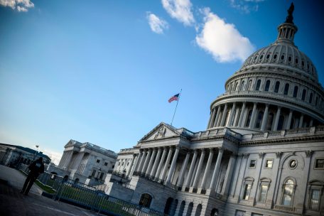 USA / Repräsentantenhaus überstimmt Trumps Veto gegen Verteidigungsetat