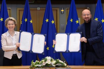 Letzte Hürde in Brüssel genommen / EU-Spitze signiert Brexit-Pakt