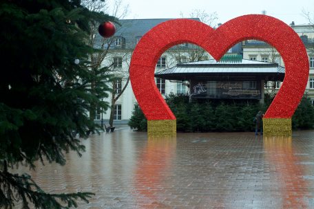 Menschenleere Pl&auml;tze pr&auml;gten dieses Jahr oft die Stadtzentren&nbsp;