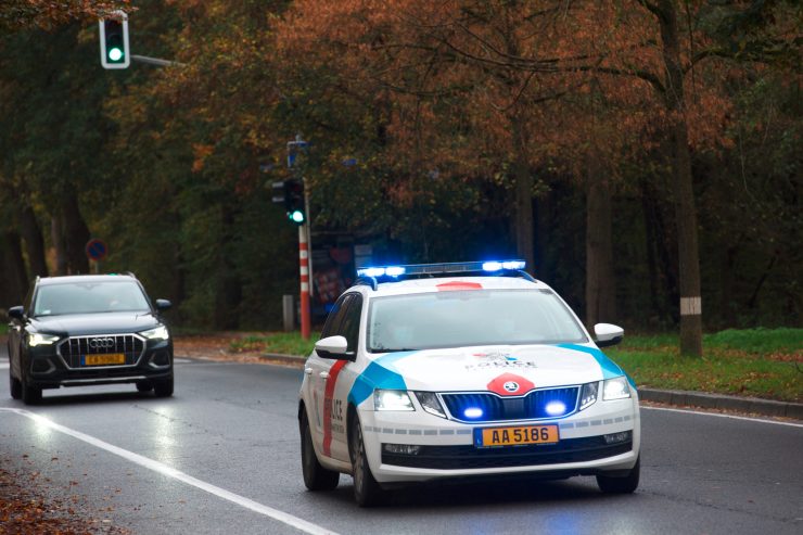 Erpeldingen / Mann schlägt Fahrerin ins Gesicht