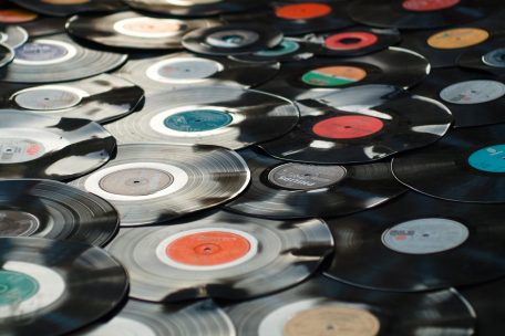 Klangwelten / Trost in den Klängen: Das sind unsere Platten des Jahres