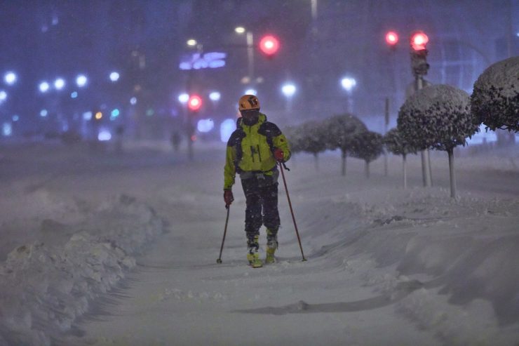 Wetterextreme / Spanien kämpft vor erwartetem Kälteeinbruch gegen Schneechaos an