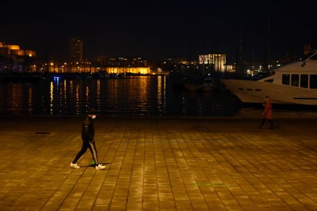 Corona-Maßnahmen / Frankreich zieht nächtliche Ausgangssperre landesweit auf 18 Uhr vor