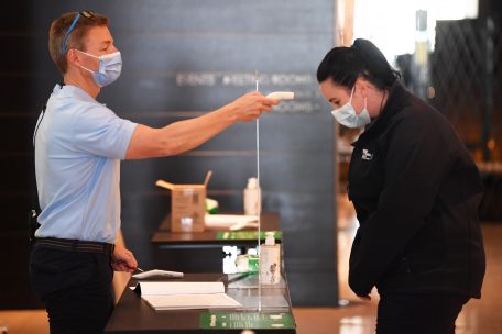 Keine Ausnahmen: Auch die Tennisspieler und ihre Teams, die an den Australian Open teilnehmen, bekommen die strengen Einreiseregeln schmerzlich zu sp&uuml;ren