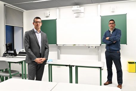 Direktor Jean Theis und Vizedirektor Denis Reitz sind sich einig, dass man weiter experimentieren muss, um den richtigen Standort f&uuml;r die CO2-Detektoren festzulegen