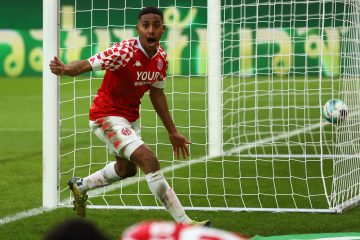 Fußball / Alle lieben Barreiro: Der Erpeldinger erzielte seinen ersten Bundesliga-Treffer