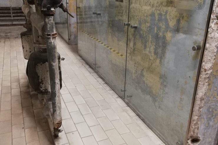 Umstrittene Gedenkkultur / Trotz Verbot können sich im einstigen KZ Mauthausen Extremisten verewigen