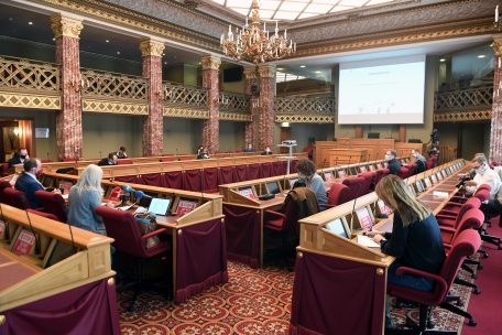 Ein doch eher ungewohntes Bild: Die Pressekonferenz zur Vorstellung der neuen Homepage wurde im Abgeordnetenhaus auf dem „Krautmaart“ abgehalten