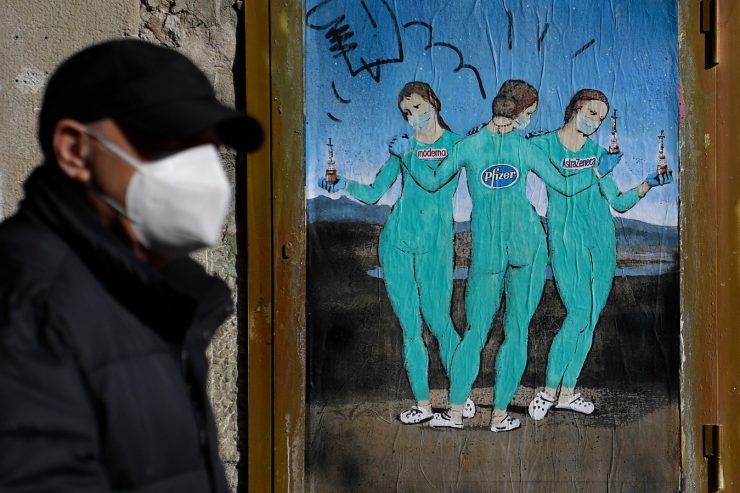 Corona in Europa / Schimpfen statt impfen: Streit mit AstraZeneca trübt Freude über anstehende Zulassung