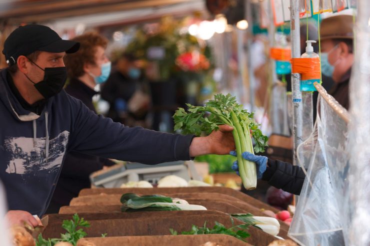 France / Macron renonce (peut-être provisoirement) au reconfinement