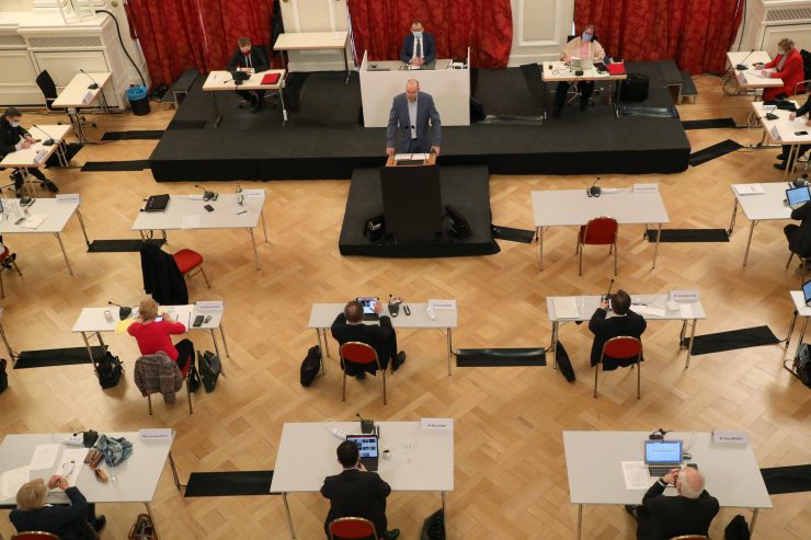 Medienkommission / Abgeordnete erhalten am Freitag Einsicht in den RTL-Konzessionsvertrag