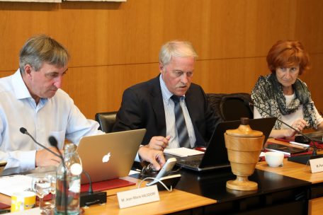 Halsdorf einbegriffen / Drei Mitglieder des Petinger Schöffenrates positiv auf das Coronavirus getestet