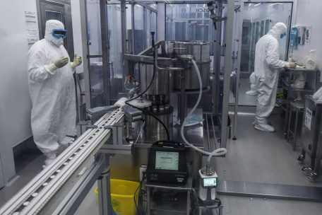 Corona / Immer mehr Pharmakonzerne springen auf den Impfstoff-Zug auf